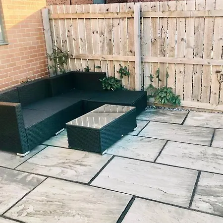 Holiday home Canal Waterfront Townhouse Leeds (West Yorkshire)